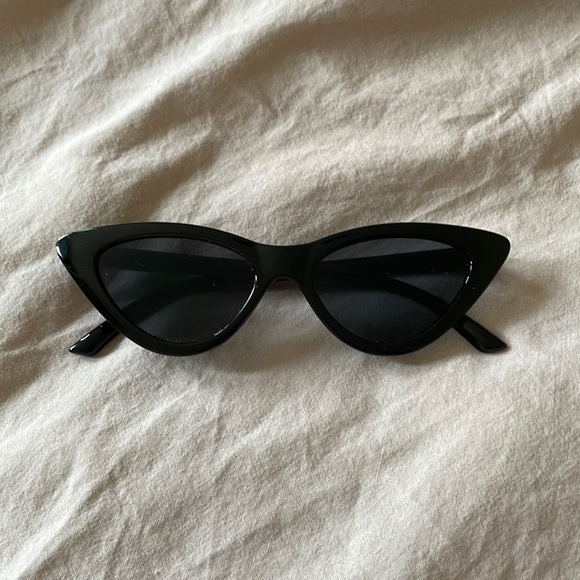 Accessories - Women’s Black Sunglasses